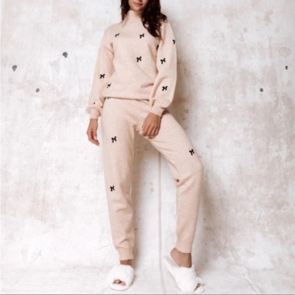 Bow Knit Set - New! - Picture 3 of 14